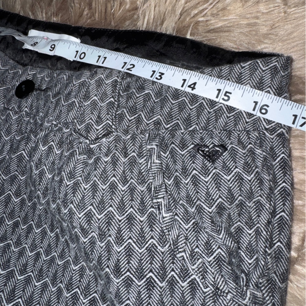 Roxy Black and White Patterned shortie shorts, 90s Y2K, low rise, juniors sz 11 - Picture 6 of 9